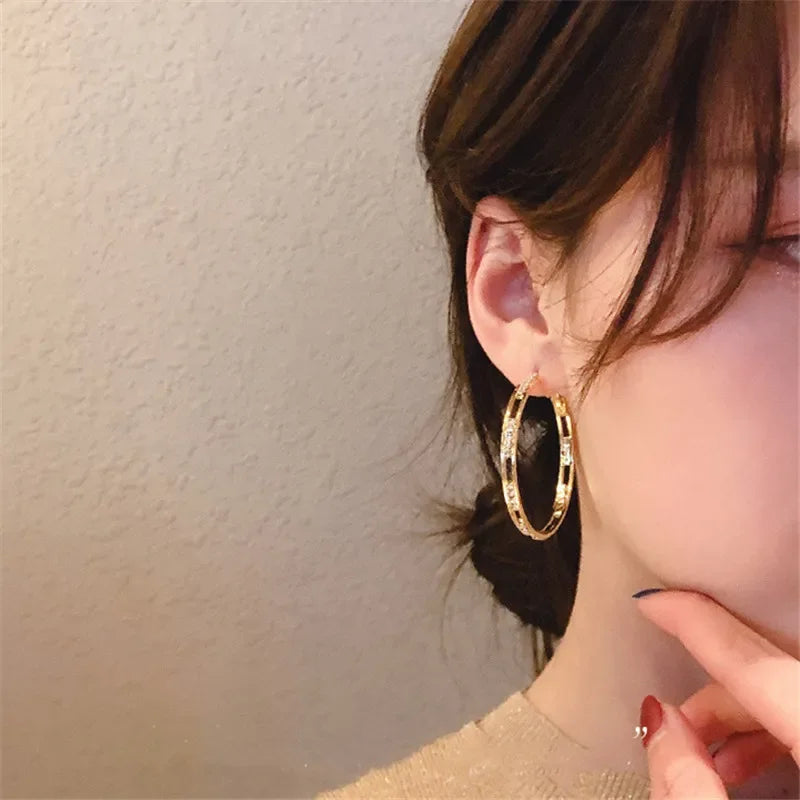 Orecchini a cerchio rotondi bianchi grandi femminili di lusso Orecchini da sposa color oro moda Orecchini con doppia pietra zircone per le donne