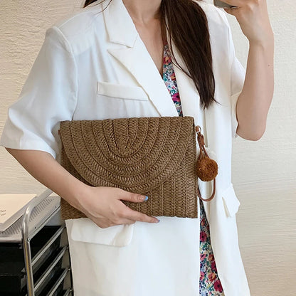 Pochette di paglia da spiaggia estiva borsa a tracolla con ciondolo a sfera carina per le donne borse a tracolla da viaggio borsa da donna borse Casual borsa di vimini