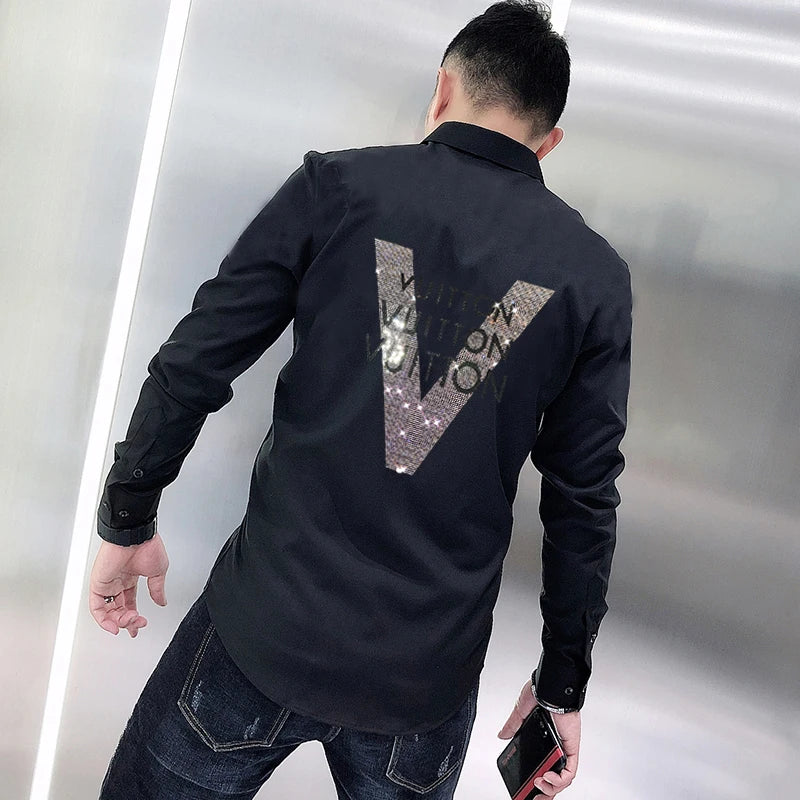 Nuova camicia a maniche lunghe primaverili e autunnali con risvolto, design alla moda, camicia di tendenza da strada avanzata con lettere di diamanti caldi e caldi