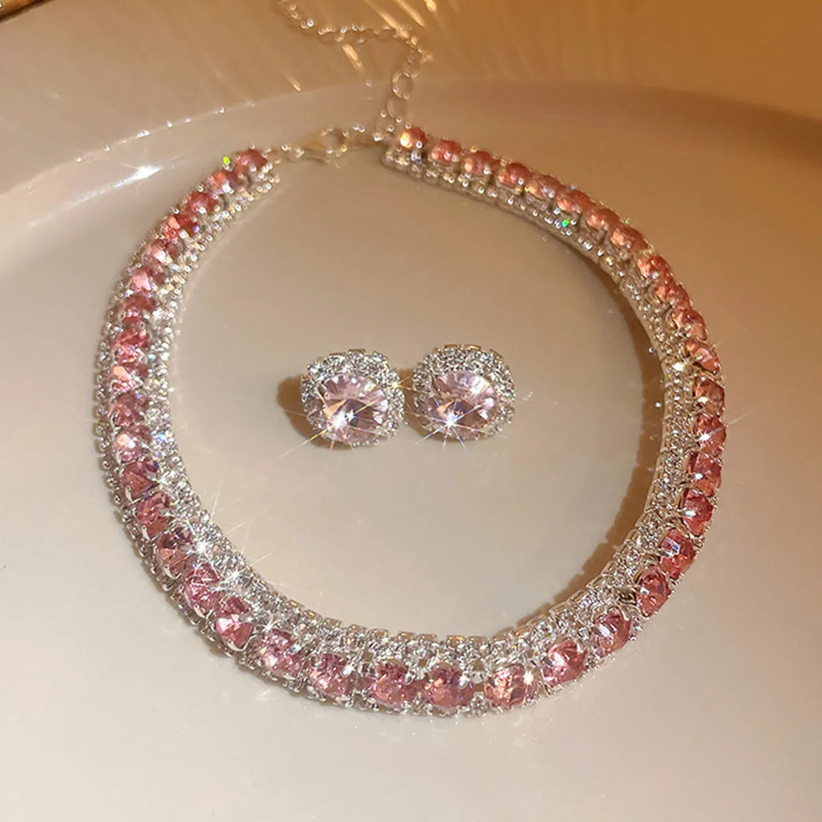 Damen-Strass-Halskette und Ohrringe, modisches Schmuckset, trendige Accessoires für Party und Alltag