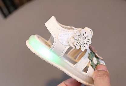 Leichte LED-Kinderschuhe in neuer Mode für den Sommer – schlichte und vielseitige Retro-Mädchenschuhe – elegante und leichte Prinzessinnen-Blumen-Kindersandalen