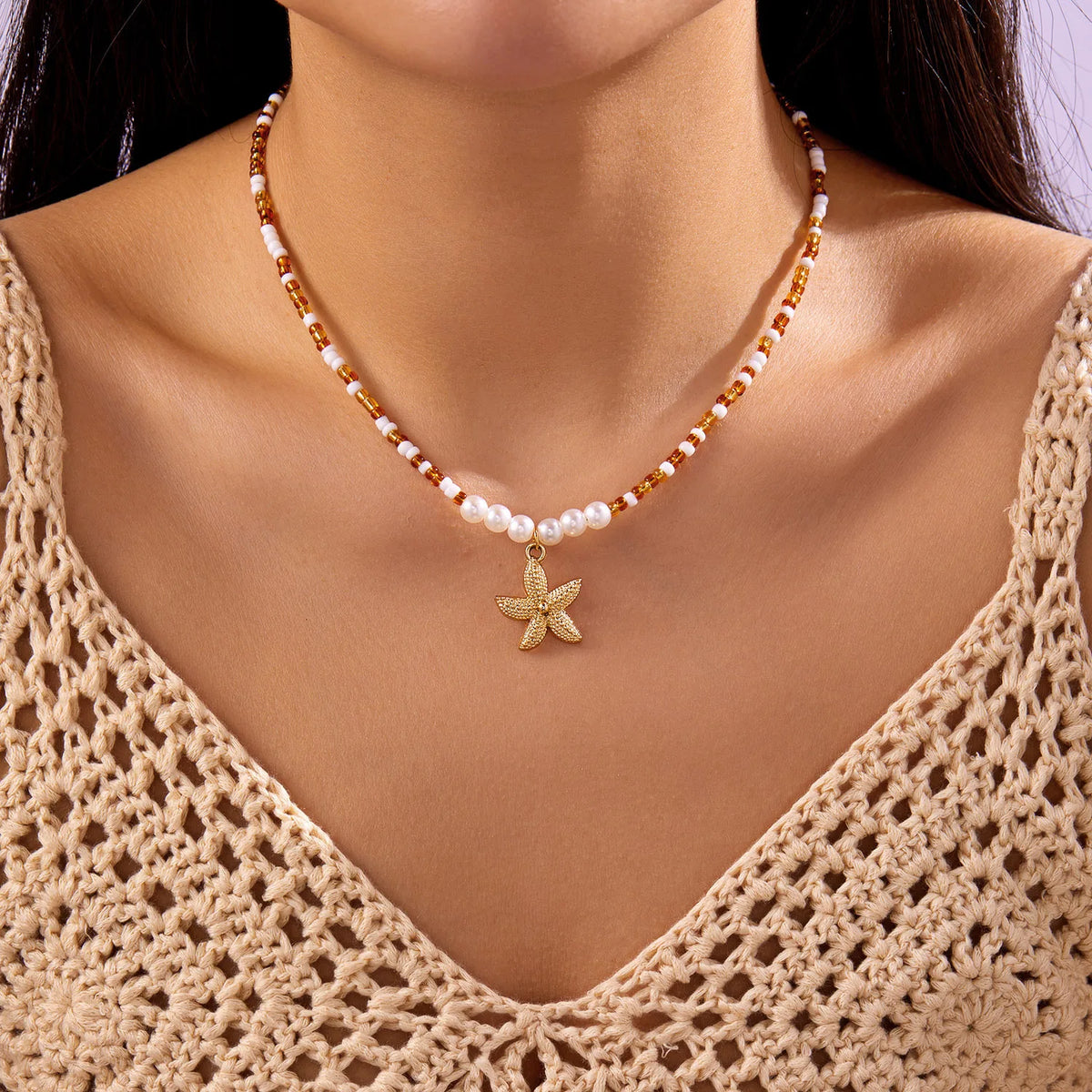 Collana con ciondolo stella marina con perline di riso bohémien per donna, fatta a mano, perla d'imitazione, girocollo con perline colorate, gioielli da spiaggia estiva