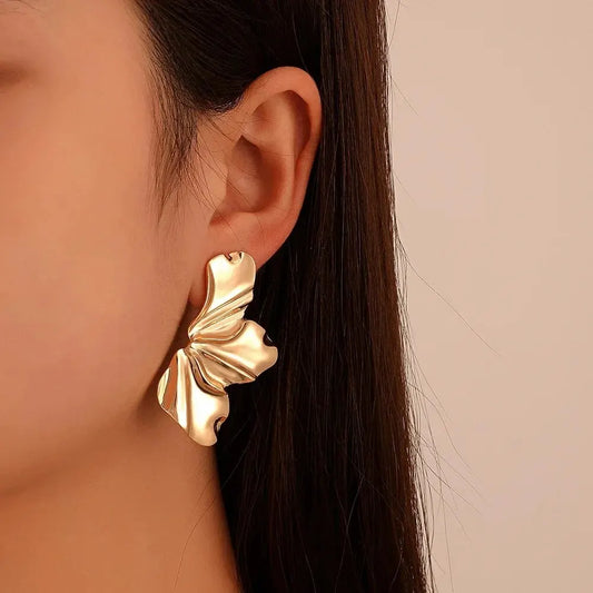 Orecchini a bottone a forma di fiore in metallo grande per le donne Orecchini a bottone da donna di forma irregolare esagerata color oro Gioielli in argento