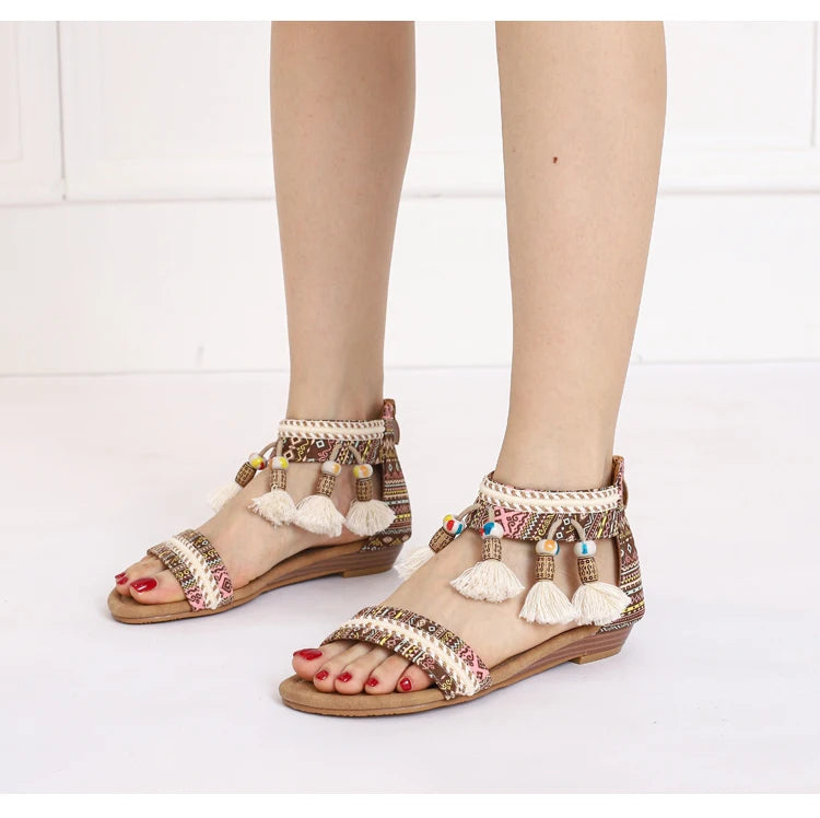 Neue Damen-Sommersandalen im römischen Bohème-Stil mit flachem Absatz, weicher Sohle, bequem und rutschfest für Urlaub und Tourismus