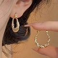 Orecchini a Cerchio Huitan con Design Intrecciato per Donne, Accessori di Lusso Color Oro con Zirconi Brillanti per Matrimoni e Fidanzamenti