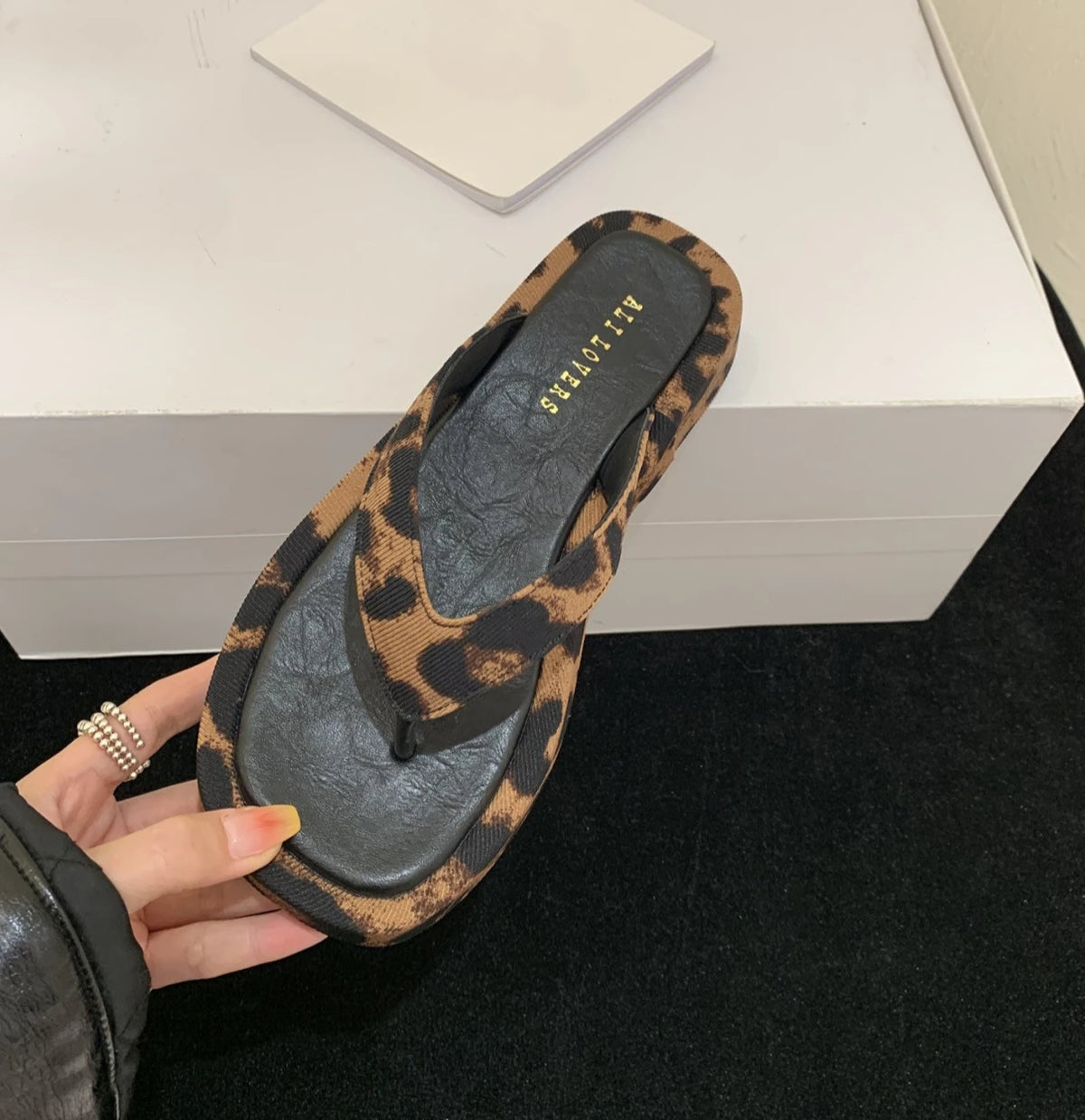 Damen-Slipper für den Sommerurlaub am Strand, modische Plateau-Zehenstegschuhe in Unifarben, minimalistische, vielseitige Damen-Sandalen für den Alltag