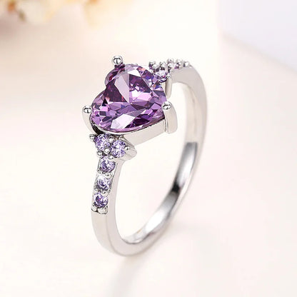 Huitan Anelli con zirconi a forma di cuore viola per le donne Accessori unici per fidanzamento di nozze Fancy Lady Gift Gioielli romantici alla moda