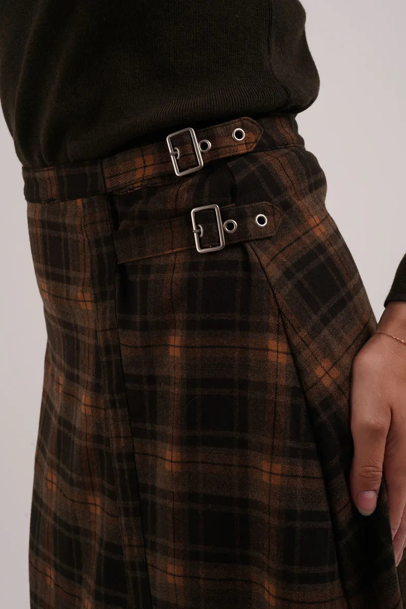 AS AW26 top a maglia ricamato con collo alto + gonna a quadri con fibbia, abbinamento di abbigliamento femminile