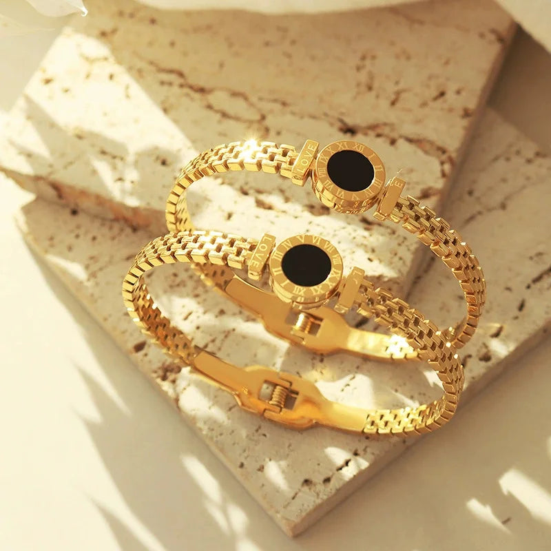 Bracciale alla moda per donna, bracciale da coppia in acciaio inossidabile acrilico nero con numeri romani incisi, regalo per ragazza