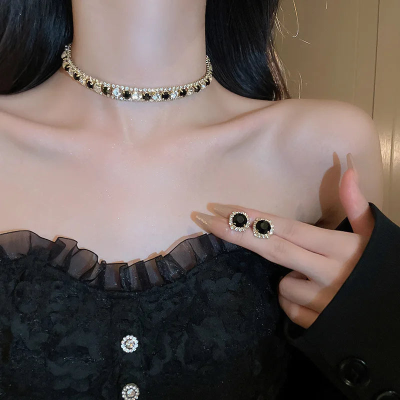 Damen-Strass-Halskette und Ohrringe, modisches Schmuckset, trendige Accessoires für Party und Alltag