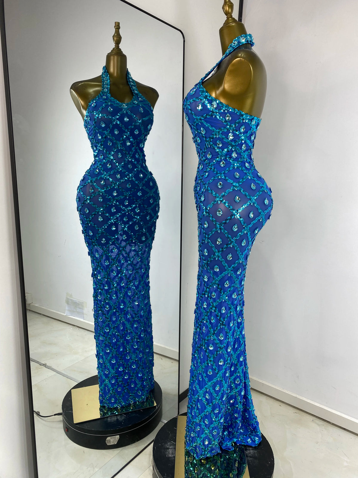 Abiti da ballo di lusso da donna Abiti da festa lunghi da sera per club di compleanno con strass scintillanti blu con paillettes Halter Backless
