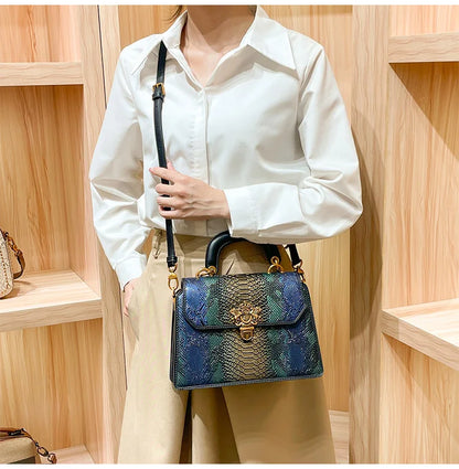 Borsa da donna leggera di marca di lusso per la primavera e l'estate 2025, borsa a tracolla di alta qualità del designer, borsa a tracolla alla moda,