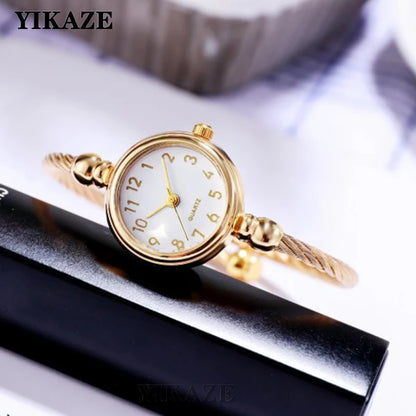 Orologio da polso da donna Orologio da donna con piccolo braccialetto in oro Orologio da polso da donna al quarzo retrò in acciaio inossidabile Orologio da polso