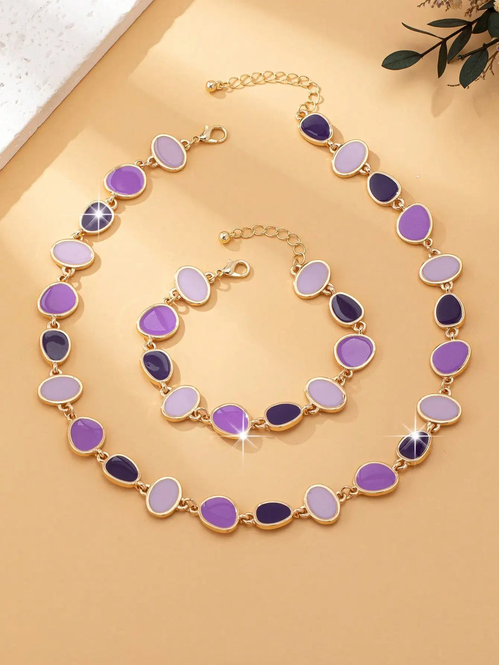 A Set of Trendy, Light Luxury, Casual, Stylish, Elegant and Versatile Women's Necklace and Bracelet Set