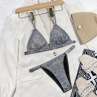 Costume da bagno donna oro glitterato 2026, bikini lucido due pezzi sexy con scollo a V, costume da bagno a vita alta senza schienale XMC185W