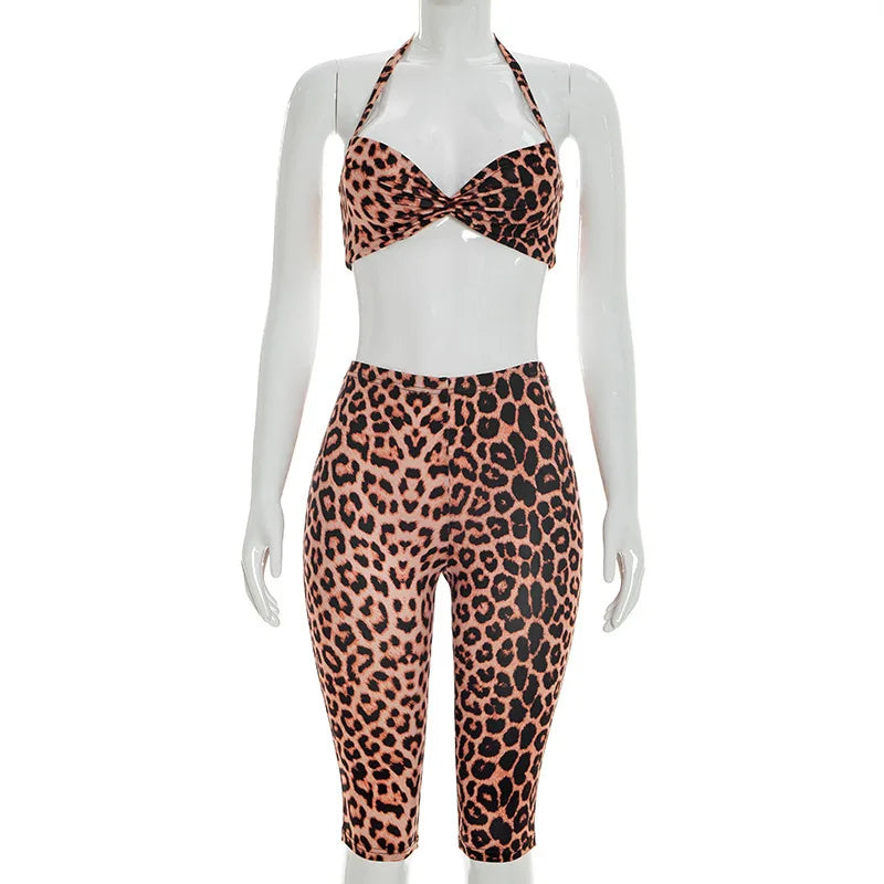 Completo Sexy Due Pezzi con Stampa Leopardata, Top Corto Senza Maniche e Pantaloni Aderenti a Metà Polpaccio, Outfit Estivo 2026 per Donna, Abbigliamento Streetwear Femminile