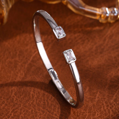 Braccialetti con polsino color oro con geometria di lusso per le donne Braccialetti con zirconi cubici alla moda INS Gioielli per feste quotidiane.