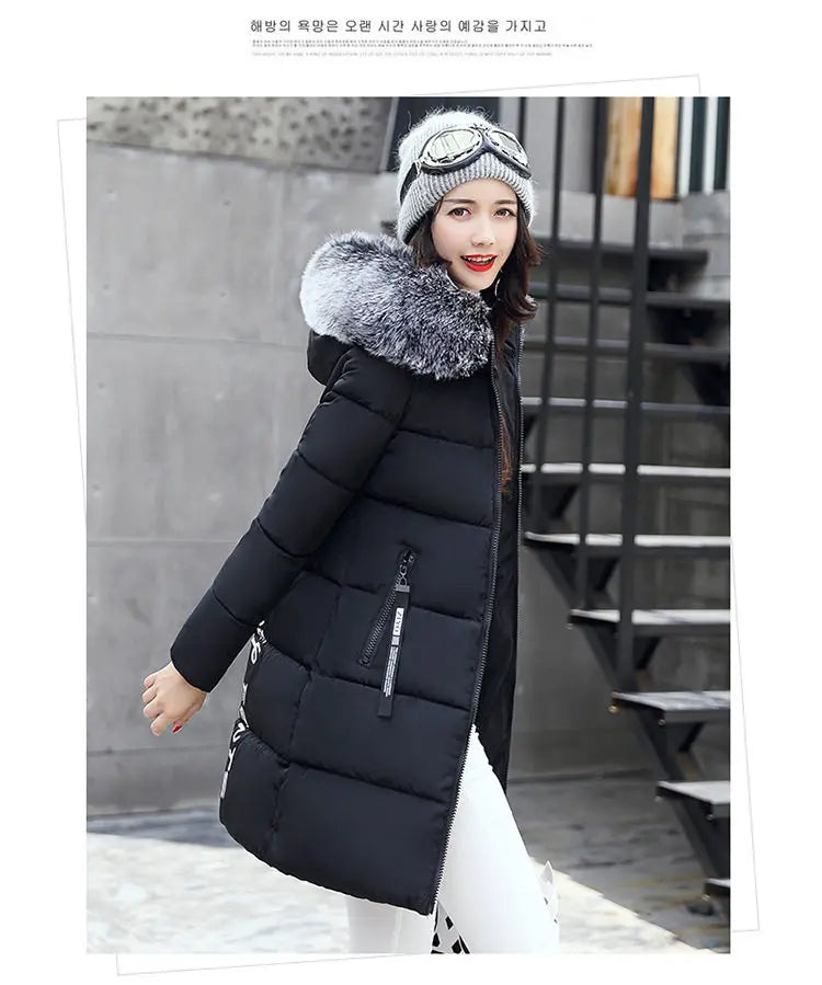 Parka Invernale da Donna con Cappuccio e Collo in Pelliccia, Giacca Lunga Elegante con Zip e Patch con Lettere, Calda e Spessa, Capospalla Femminile per la Neve