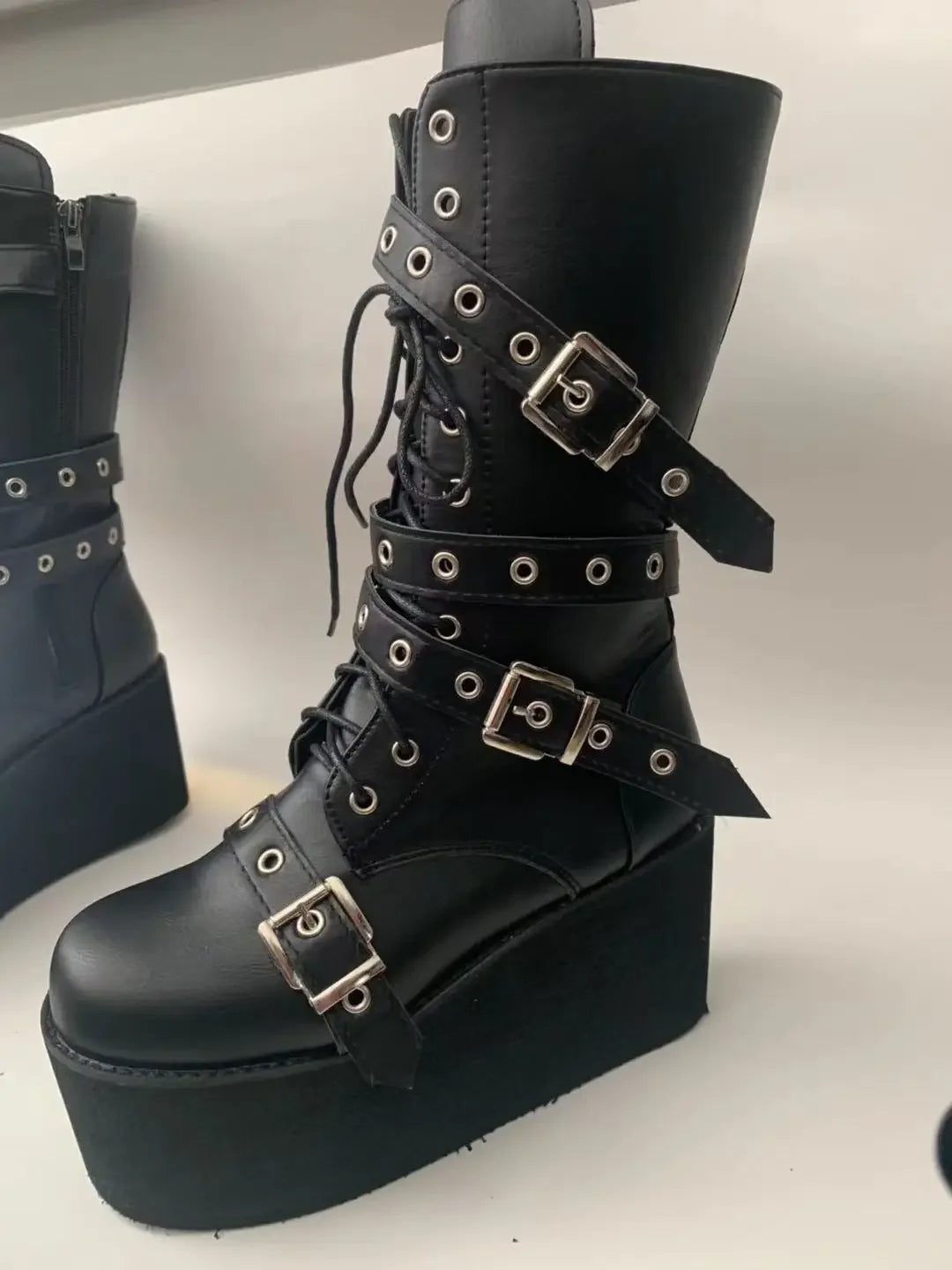 Plus Size 43 Autunno Donna Stivali Fibbia Punta tonda Zeppe Stivali con plateau Punk Goth INS Scarpe da strada da donna Stivali da combattimento per le donne