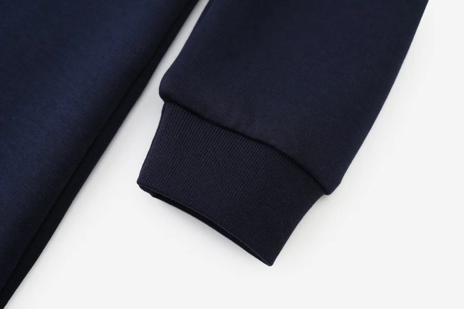 (Spedizione in 1 giorno) Collezione AW26 Denim Varsity, felpa in denim blu navy con ricami, tessuto per l'abbigliamento da giorno, abbigliamento per fratelli e sorelle