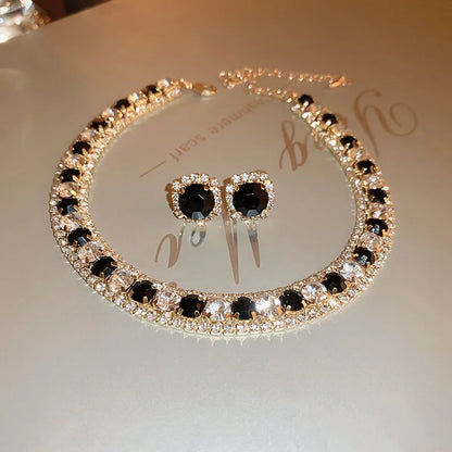 Damen-Strass-Halskette und Ohrringe, modisches Schmuckset, trendige Accessoires für Party und Alltag