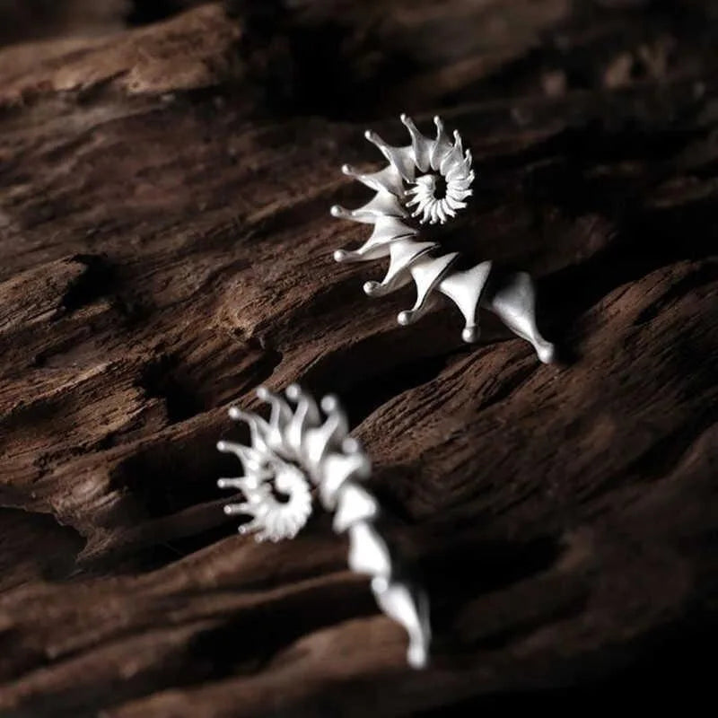 Nuovi orecchini a bottone in argento antico con personalità di conchiglia stereo gotica per uomo donna Ognissanti gioielli punk regalo accessorio per le vacanze