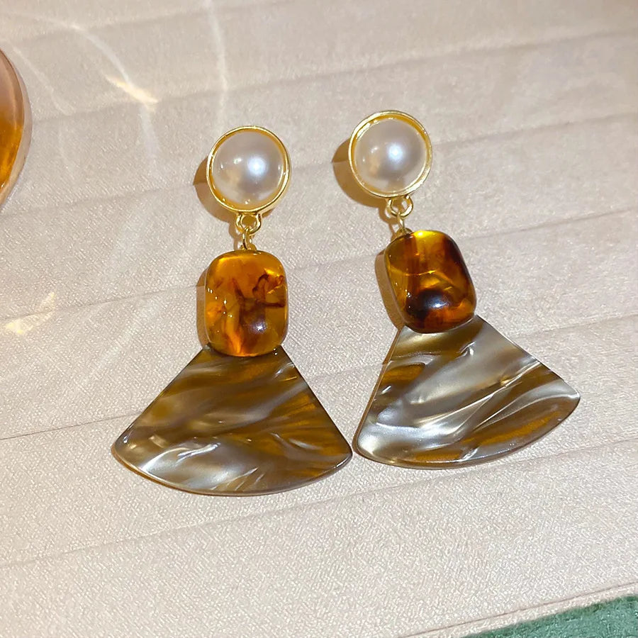 Orecchini Pendenti a Goccia con Conchiglia di Abalone per Donne, Orecchini Pendenti in Resina Colorata Effetto Sfumato, Gioielli per Orecchie a Semicerchio Eleganti K