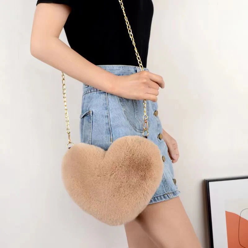 Borse a forma di cuore da donna alla moda Borse a tracolla in pelliccia sintetica carina Borsa a tracolla a catena in morbida peluche da donna Shopper Totes