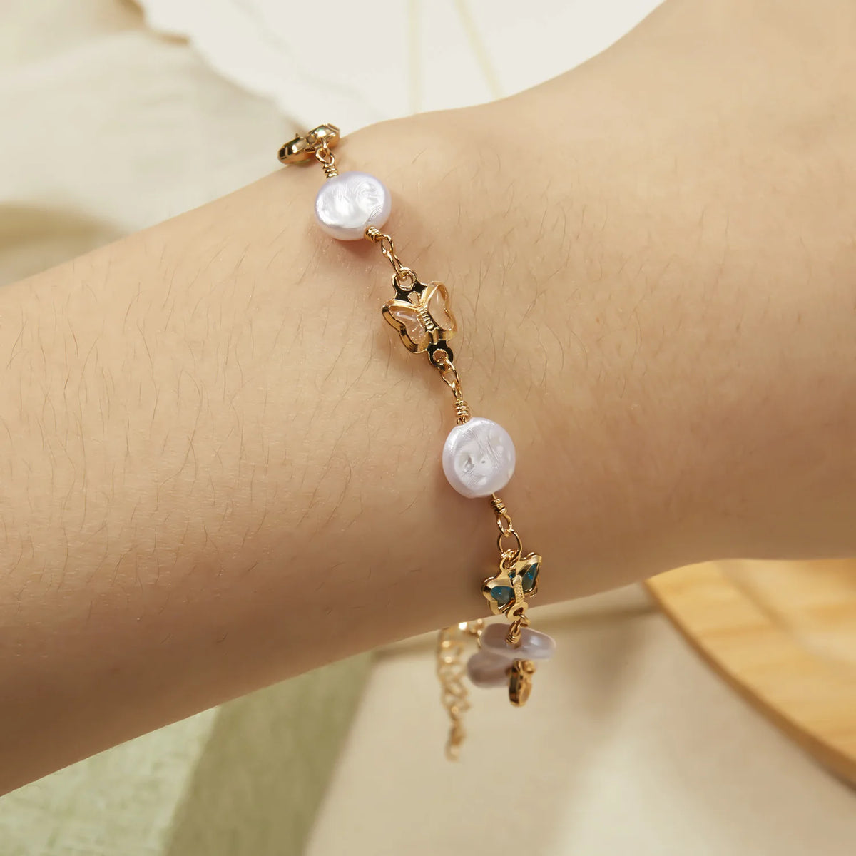 Bracciale con fiori margherita dolce Personalità della moda Bracciale con ciondoli con fiori estetici minimalisti per le donne Regalo di gioielli per feste di nozze
