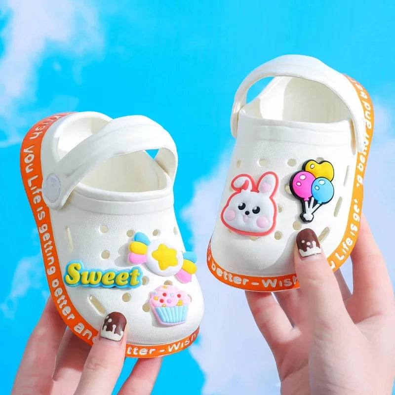 Sommersandalen für Mädchen, Kleinkinder, Jungen, Cartoon-Kindersandalen, flache Absätze, weiche, feste Cartoon-Hausschuhe, Garten-Schuhe für Kinder