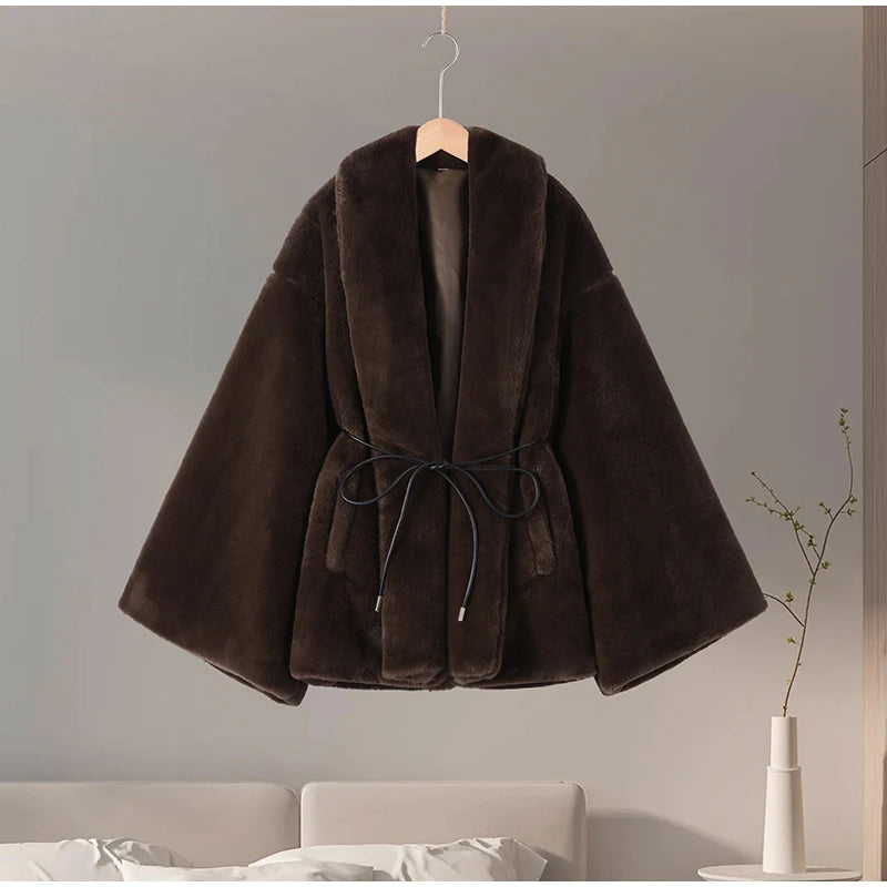 Cappotto di pelliccia marrone cioccolato avvolgente con cravatta sul davanti Cappotto di pelliccia di media lunghezza a maniche lunghe 2025 Cappotto invernale da donna accogliente Moda Luxe Lady