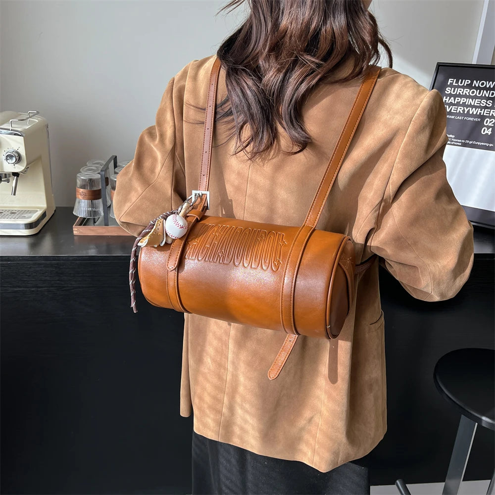 Borse a tracolla multifunzionali a forma di cilindro per donna 2024 Borse invernali di ultime borse firmate Borsa a tracolla di lusso con pendente