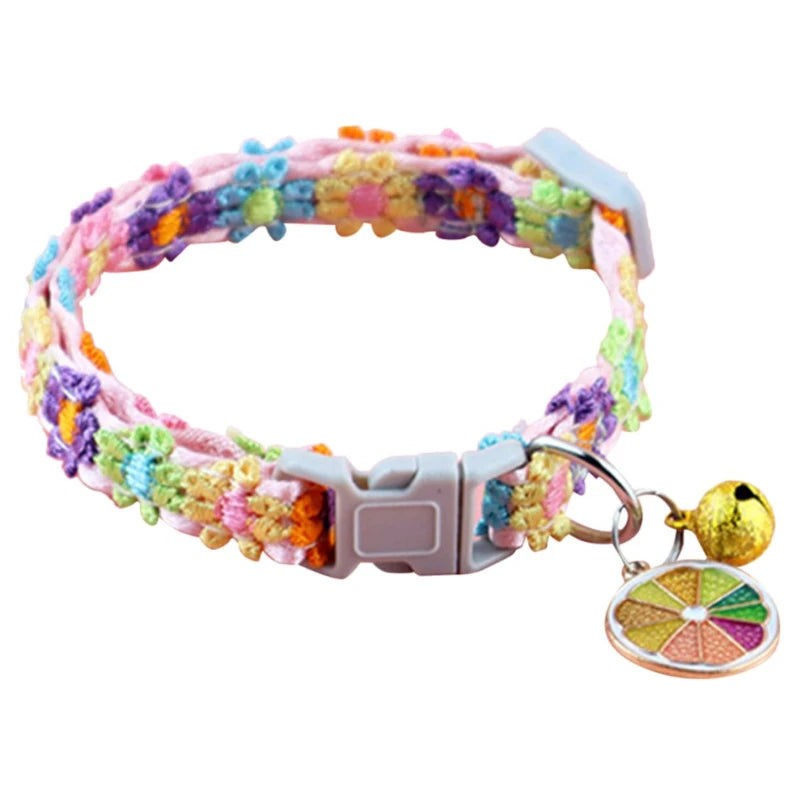 Forniture per collane per animali domestici Collare per gatti con fiori in pizzo colorato Gioielli per cani Fascia per collo Campana Forniture essenziali per animali domestici Collare per gatti con archetto da collo