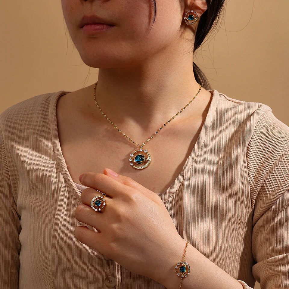 Collana di lusso leggera in acciaio al titanio con serie Star per donna, colore oro, pianeta, luna, astronauta, collane con ciondolo, gioielli, regali