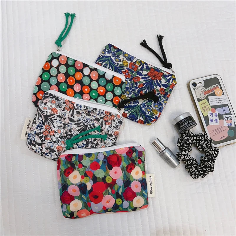 Portamonete in cotone con stampa floreale fresca estiva Mini portaoggetti Borsa in stoffa piccola Borsa per cuffie Borsa per cosmetici da viaggio Borsa per trucco