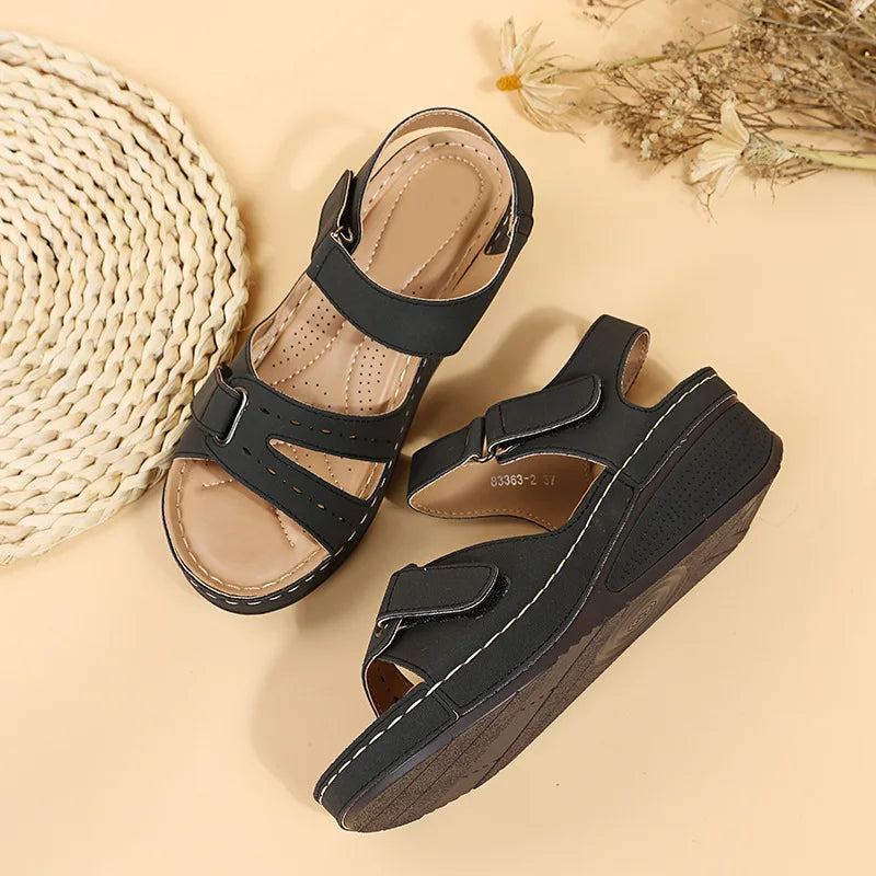Sandali con zeppa estivi per donna 2025 Scarpe da spiaggia antiscivolo di nuova moda Donna Sandali con plateau casual leggeri Mujer Plus Size