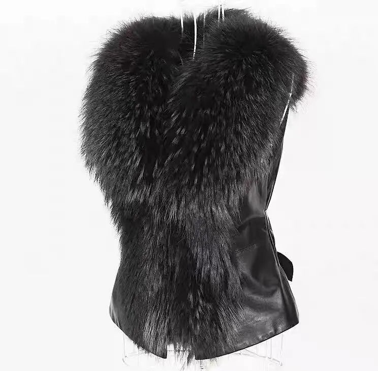 Nuove donne di inverno gilet di pelliccia femminile gilet di pelle PU 2026 nuove signore in pelle PU splicing collo di pelliccia di volpe sintetica giacca senza maniche