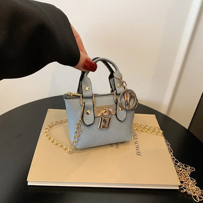 Borsa quadrata piccola da ragazza a tracolla per l'estate 2025, i nuovi bambini classici che portano una borsa a tracolla monospalla. portachiavi portafoglio