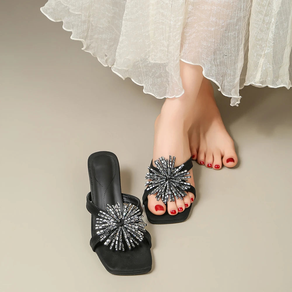 Damen-Sommersandalen 2026 Neue High-End-Outdoor-Trend-Strass-Sandalen mit klobigem Absatz