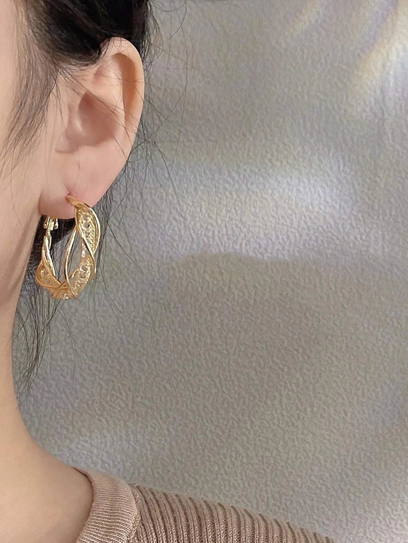 Splendidi orecchini a cerchio intrecciati color oro con rete intricata Orecchini stile elegante per gioielli regalo per feste da donna