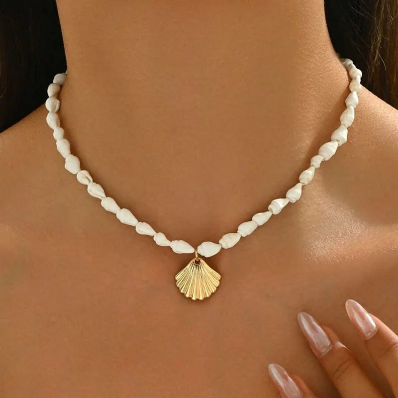 Collana con ciondolo stella marina con perline di riso bohémien per donna, fatta a mano, perla d'imitazione, girocollo con perline colorate, gioielli da spiaggia estiva