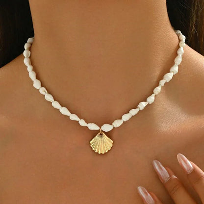 Collana con ciondolo stella marina con perline di riso bohémien per donna, fatta a mano, perla d'imitazione, girocollo con perline colorate, gioielli da spiaggia estiva