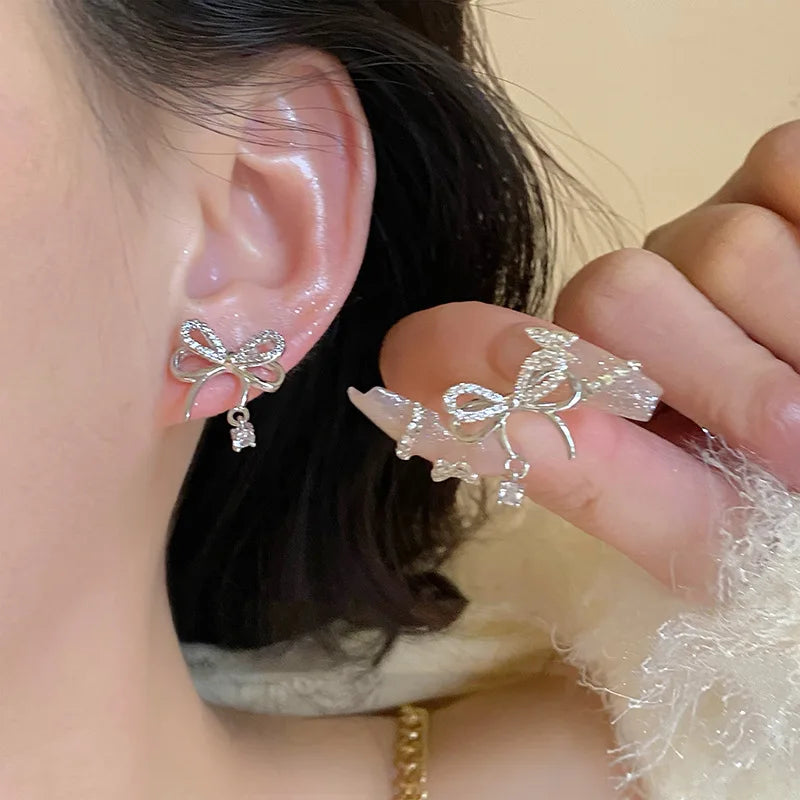Nuovi orecchini a bottone con zirconi Bowknot Y2K per le donne Moda coreana argento colore cristallo rosa orecchini di personalità regali di gioielli per feste