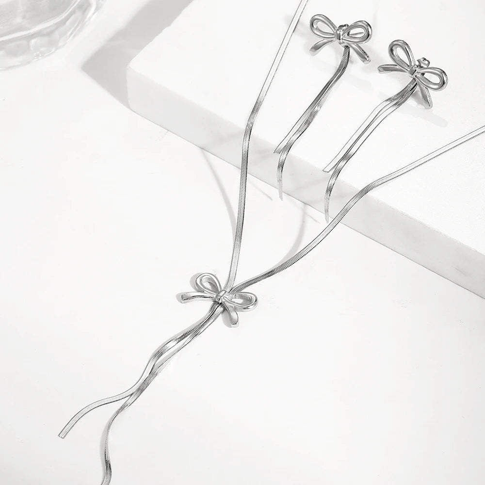 DGIDDK Collana in acciaio inossidabile Atmosfera francese Collana con colletto con nappa con fiocco delicato per gioielli da donna Regalo di compleanno per abbinamenti quotidiani
