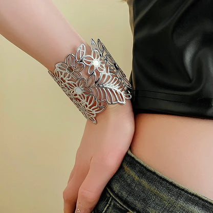 Bracciale in lega geometrica multistrato con anello in metallo per donna Accessori per gioielli da festa di lusso con anello da braccio stile esagerato e fresco