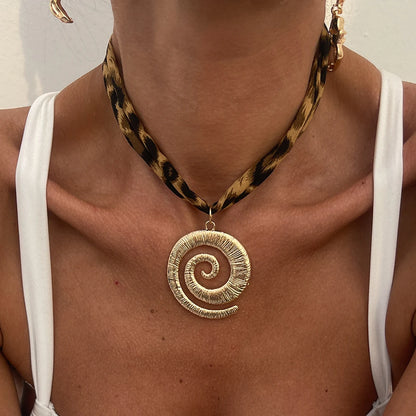 Ingemark 7 Stili Etnici Multistrato Collana a catena in velluto Donna 2025 Nuova moda Conchiglia in metallo Stella marina Cuore Ciondolo Collo Gioielli