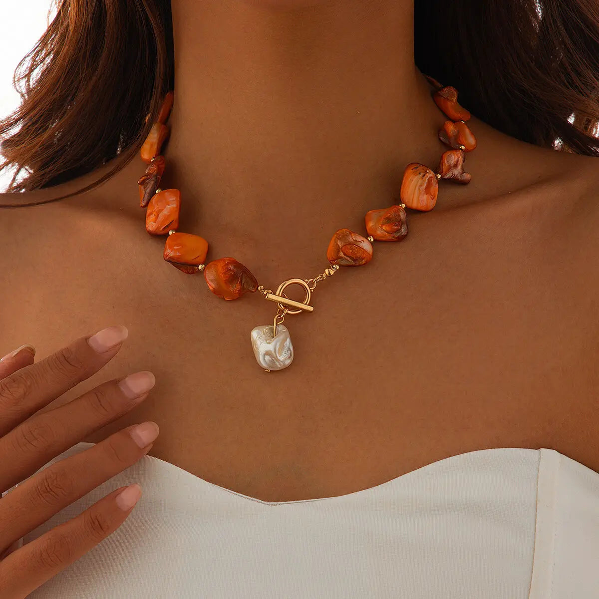 IngeSight.Z Nuova Elegante Collana Girocollo con Ciondolo a Perla Barocca Imitazione, Catena con Chiusura a T per Donna, Gioielli da Spiaggia di Tendenza