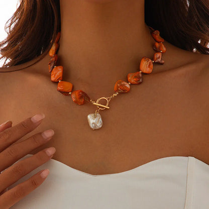 IngeSight.Z Nuova Elegante Collana Girocollo con Ciondolo a Perla Barocca Imitazione, Catena con Chiusura a T per Donna, Gioielli da Spiaggia di Tendenza