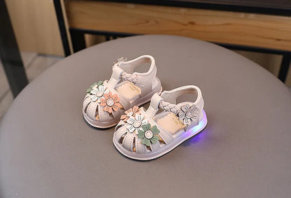 Leichte LED-Kinderschuhe in neuer Mode für den Sommer – schlichte und vielseitige Retro-Mädchenschuhe – elegante und leichte Prinzessinnen-Blumen-Kindersandalen