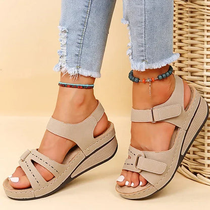 Sandali con zeppa estivi per donna 2025 Scarpe da spiaggia antiscivolo di nuova moda Donna Sandali con plateau casual leggeri Mujer Plus Size